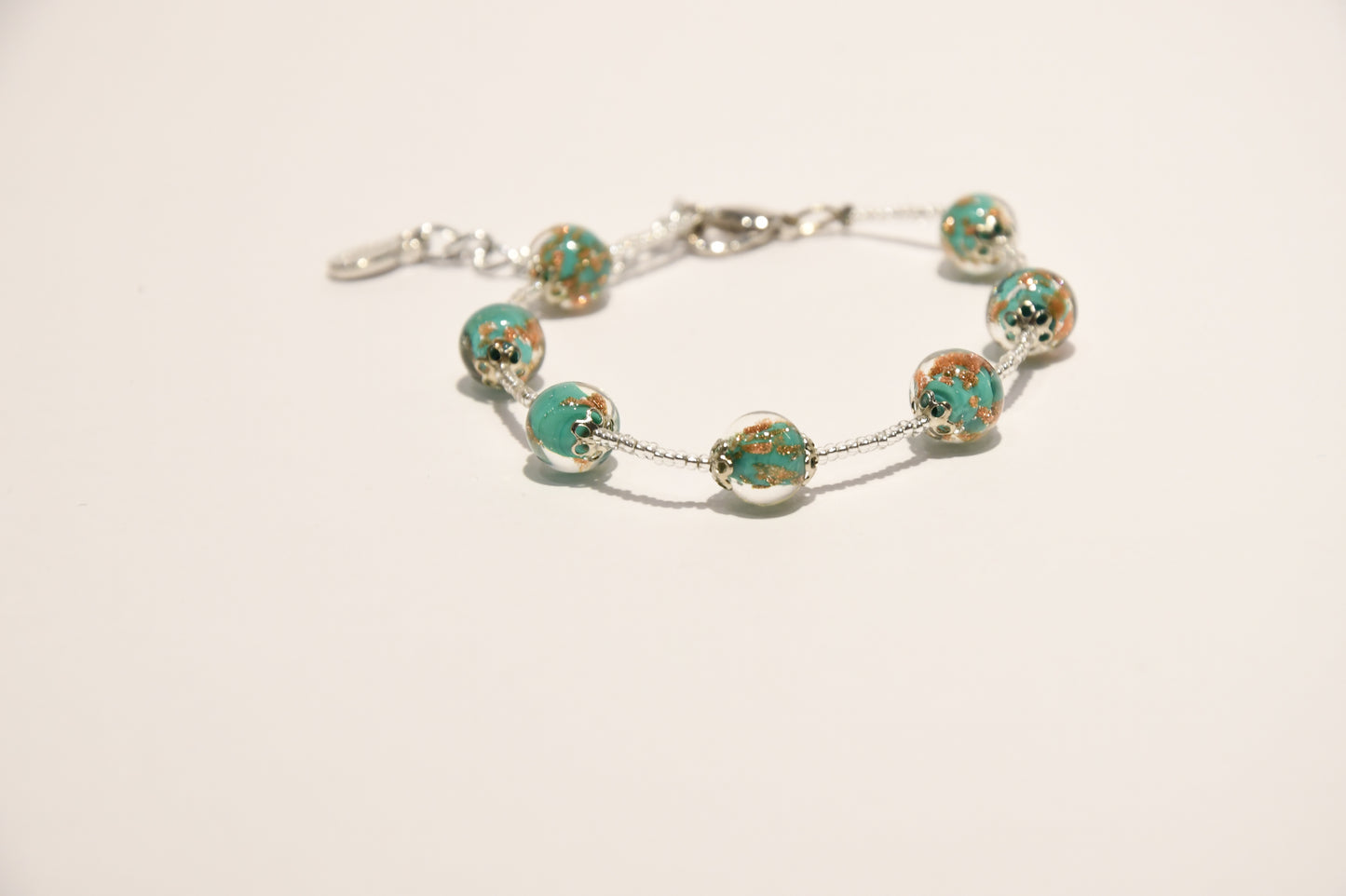 Bracciali argentato con 7 perle stile melograno e perline in vetro di Murano