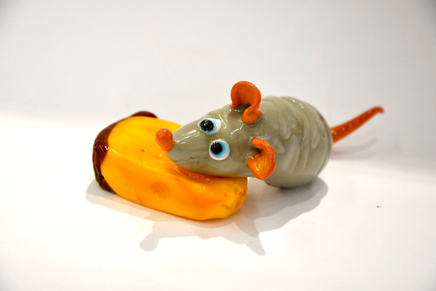 Mouse with cheese in Murano glass