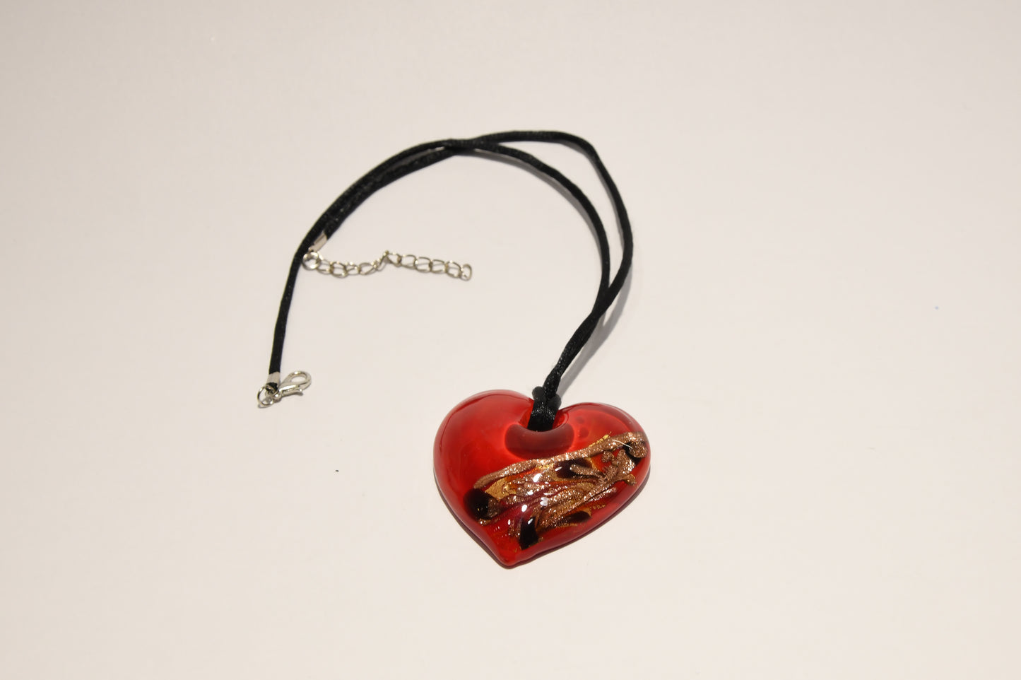 Necklace with heart pendant in Murano glass with gold leaf