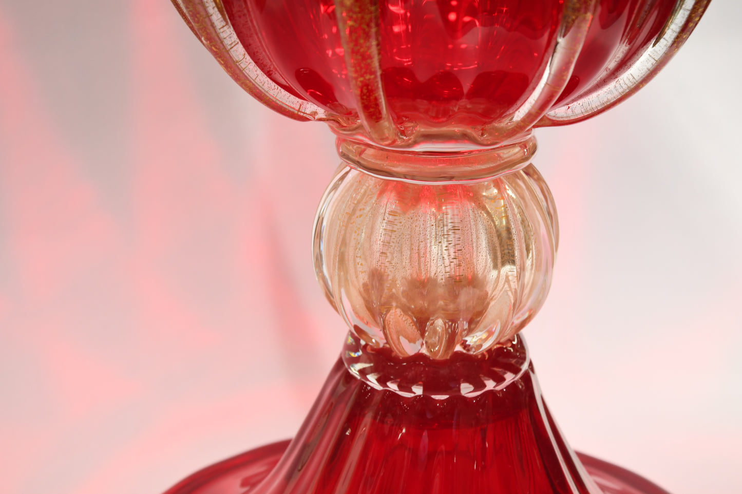 Vaso rosso con goccioli d'oro 24kt in vetro di Murano