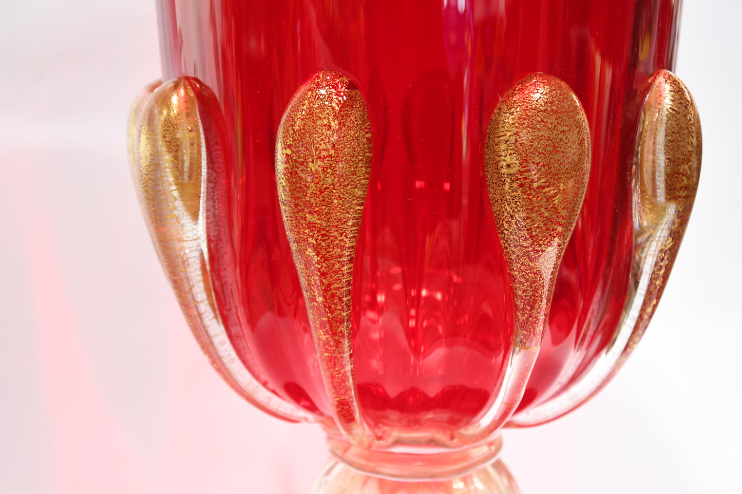 Vaso rosso con goccioli d'oro 24kt in vetro di Murano