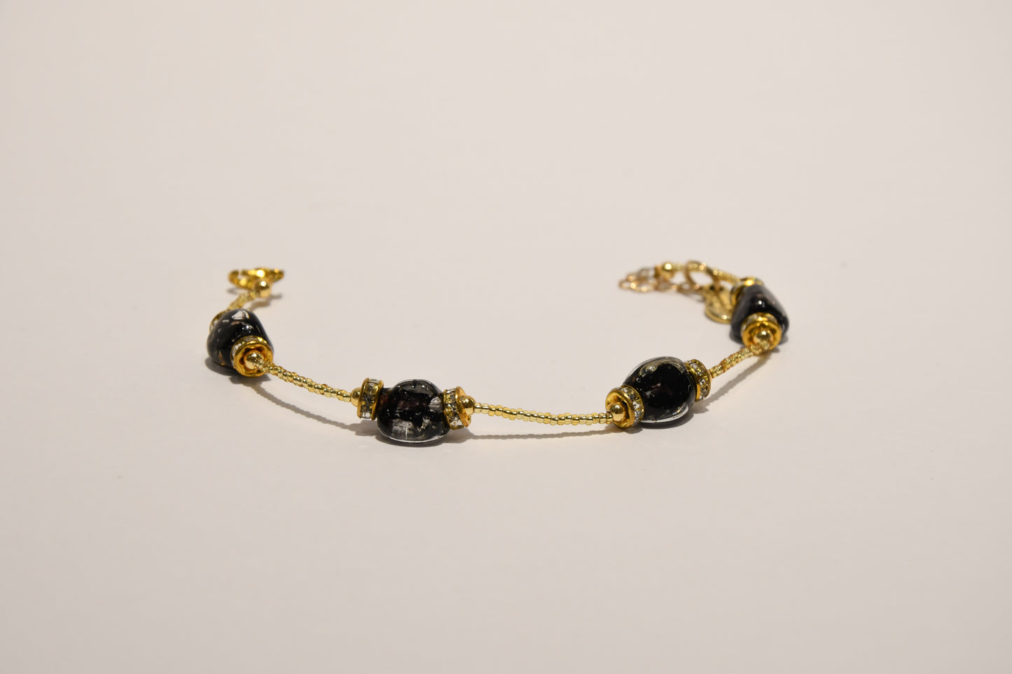 Golden bracelets with 4 pomegranate style beads in Murano glass