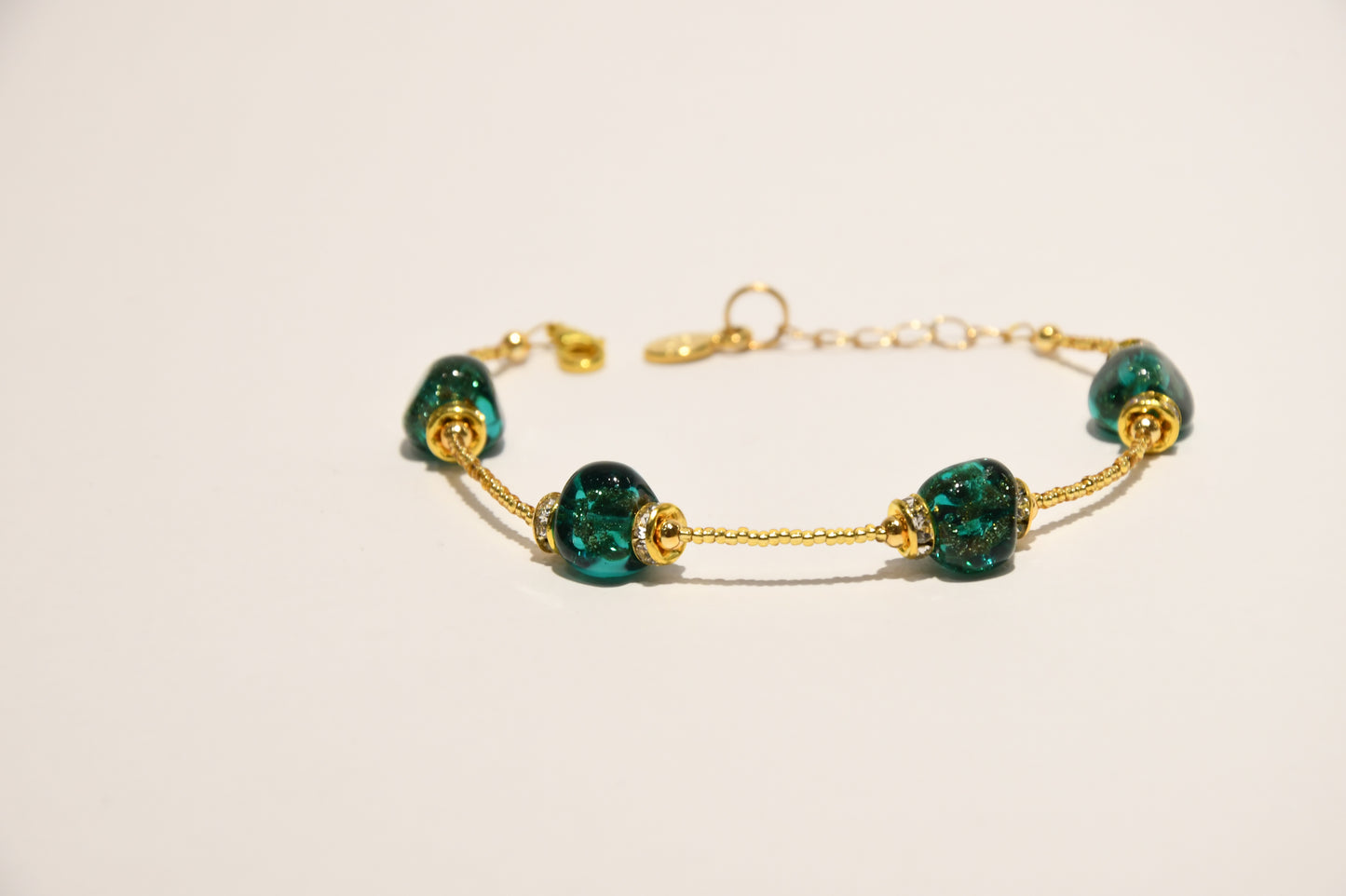 Golden bracelets with 4 pomegranate style beads in Murano glass