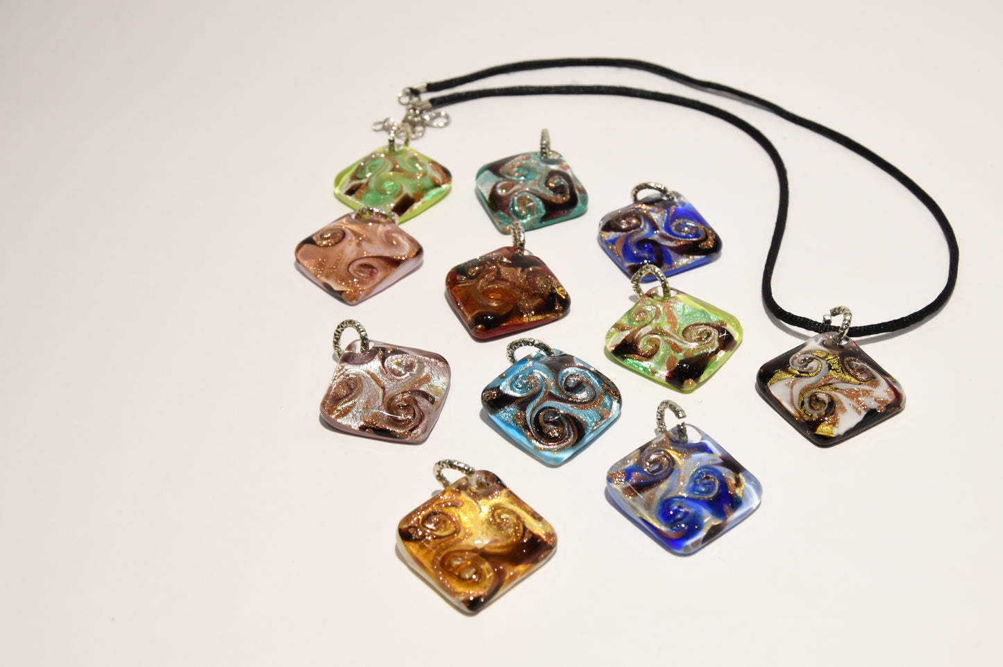 Necklace with Murano glass rhombus pendant