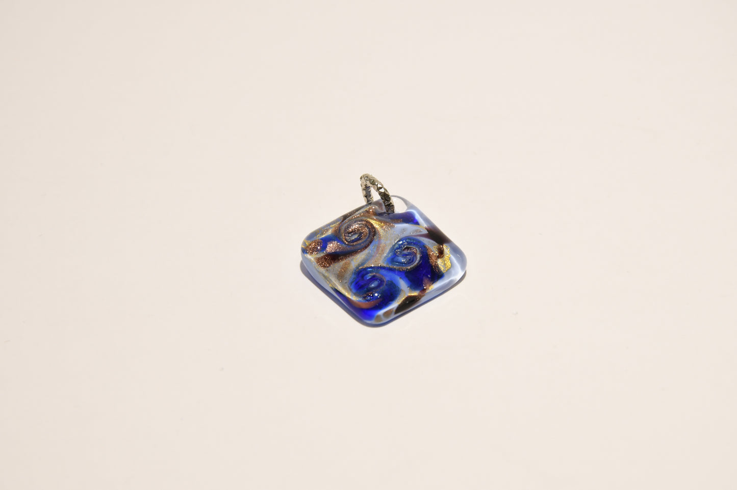 Necklace with Murano glass rhombus pendant