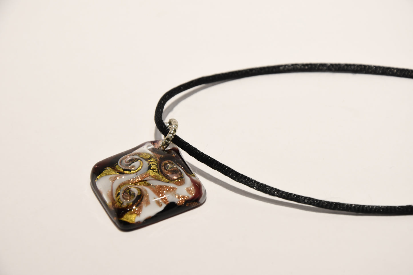 Necklace with Murano glass rhombus pendant